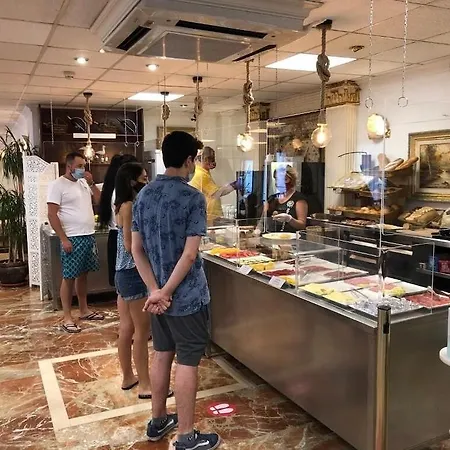 Medium Claramar فندق