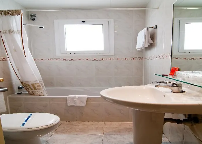 Medium Claramar Готель 3*